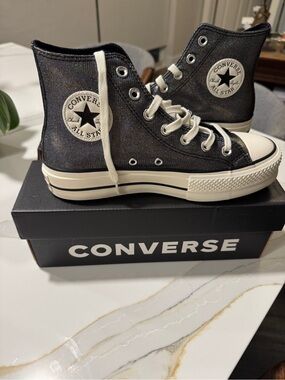 New in Box Converse High Top special edition platform Chuck Taylor star .unisex